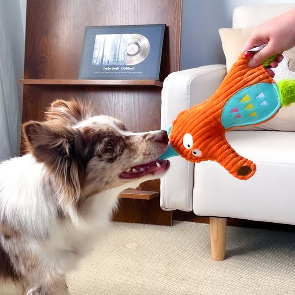 4113 Orman Kaşifi Kurt - Sesli Köpek Oyuncağı